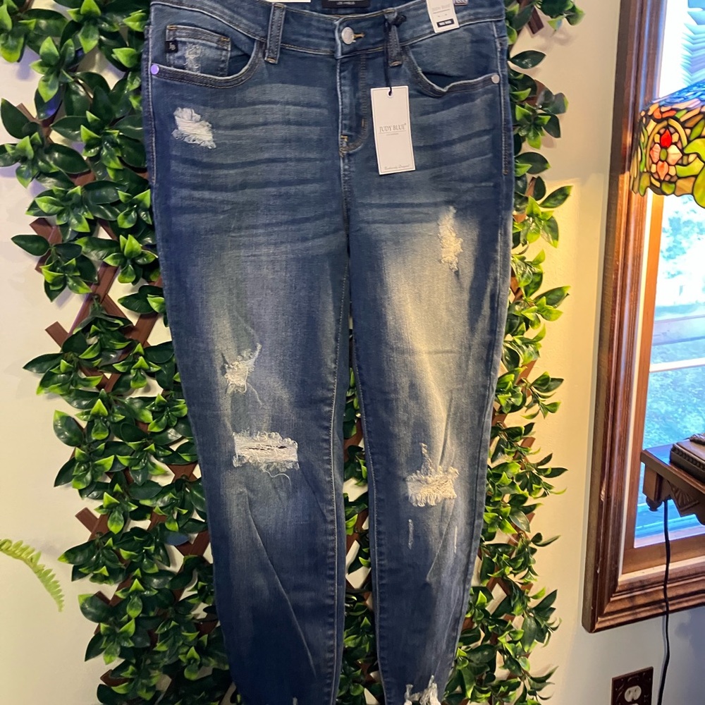 Judy Blue Distressed Skinny Jeans in Dark Blue